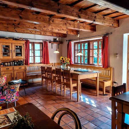 Apartmany Cerveny Dvur Chvalšiny Exteriör bild