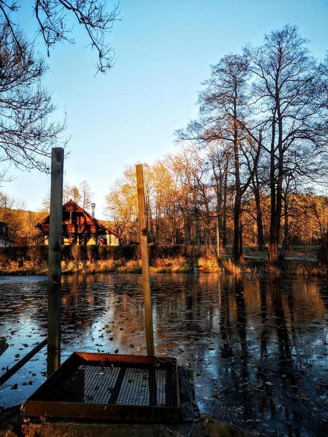 Apartmany Cerveny Dvur Chvalšiny Exteriör bild