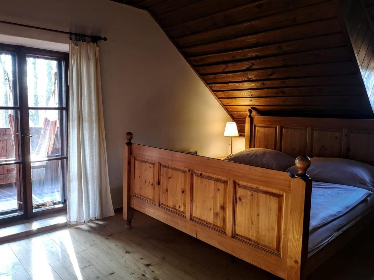 Apartmany Cerveny Dvur Chvalšiny Exteriör bild