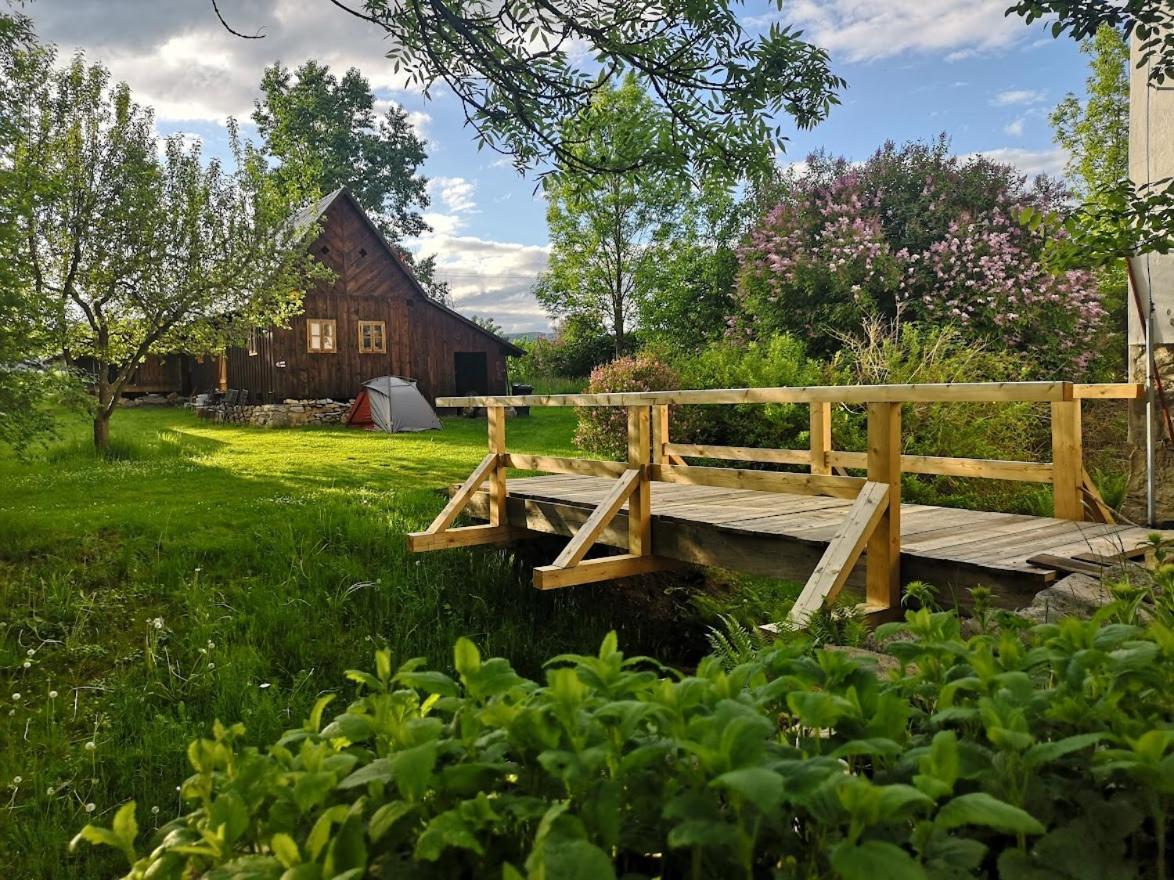 Apartmany Cerveny Dvur Chvalšiny Exteriör bild