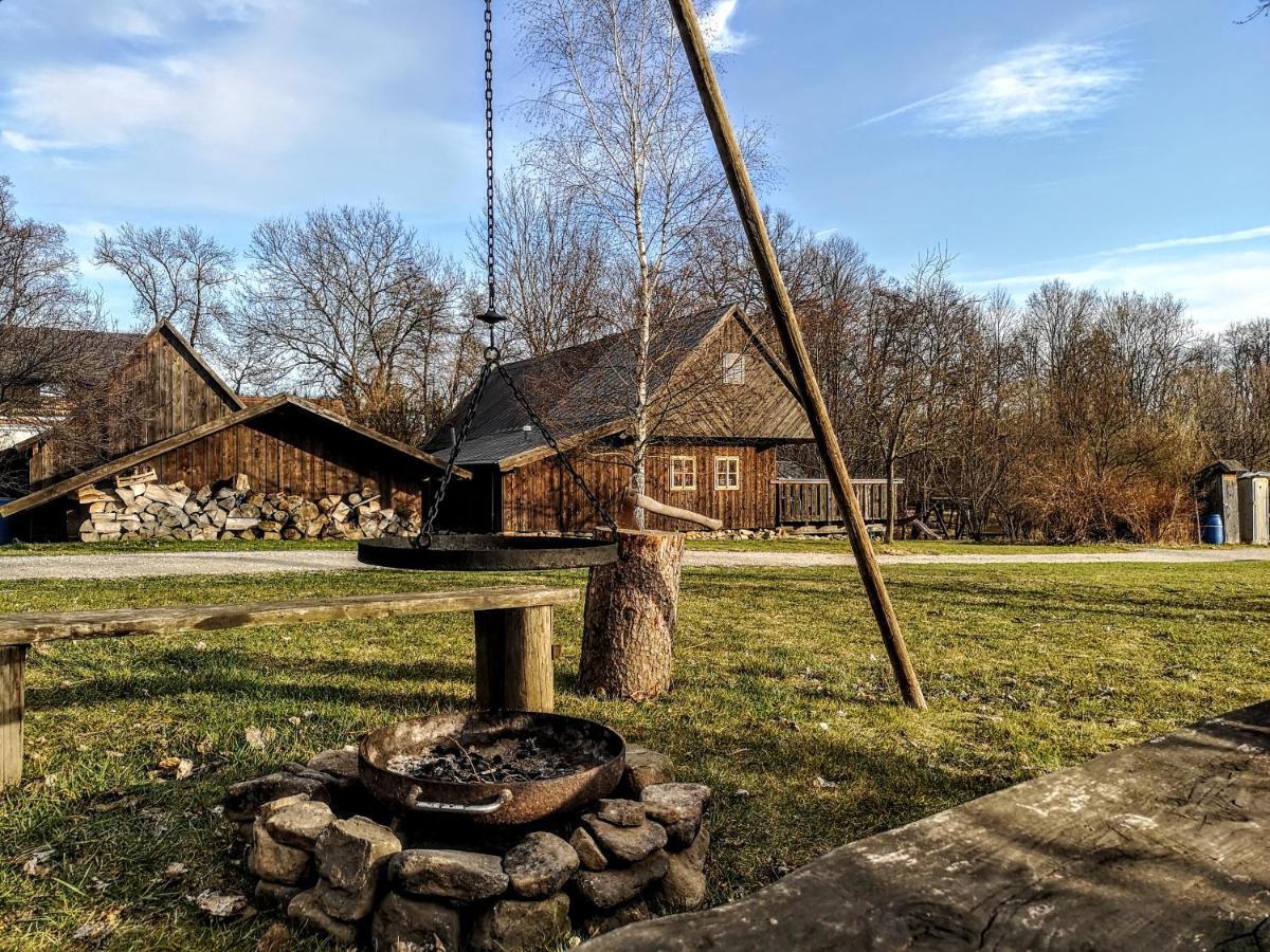 Apartmany Cerveny Dvur Chvalšiny Exteriör bild