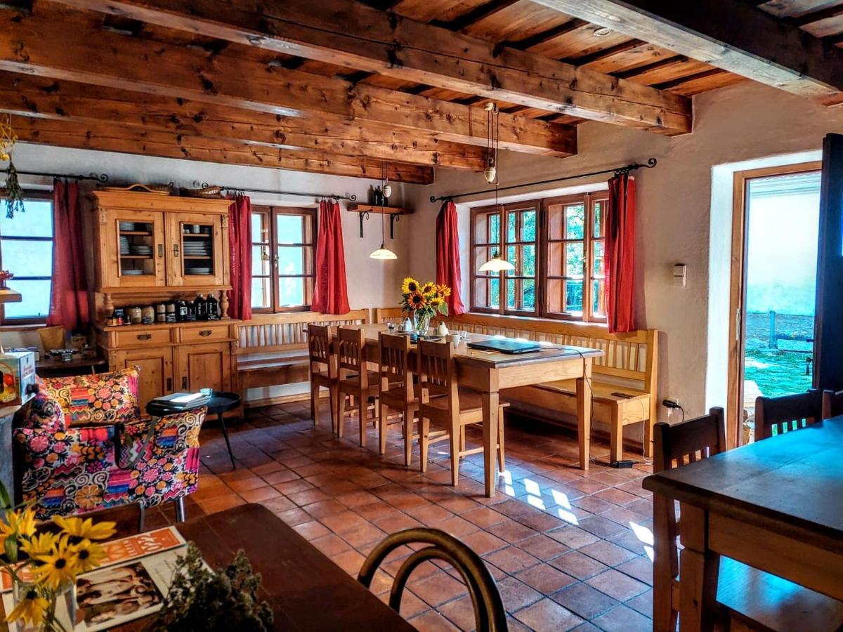 Apartmany Cerveny Dvur Chvalšiny Exteriör bild