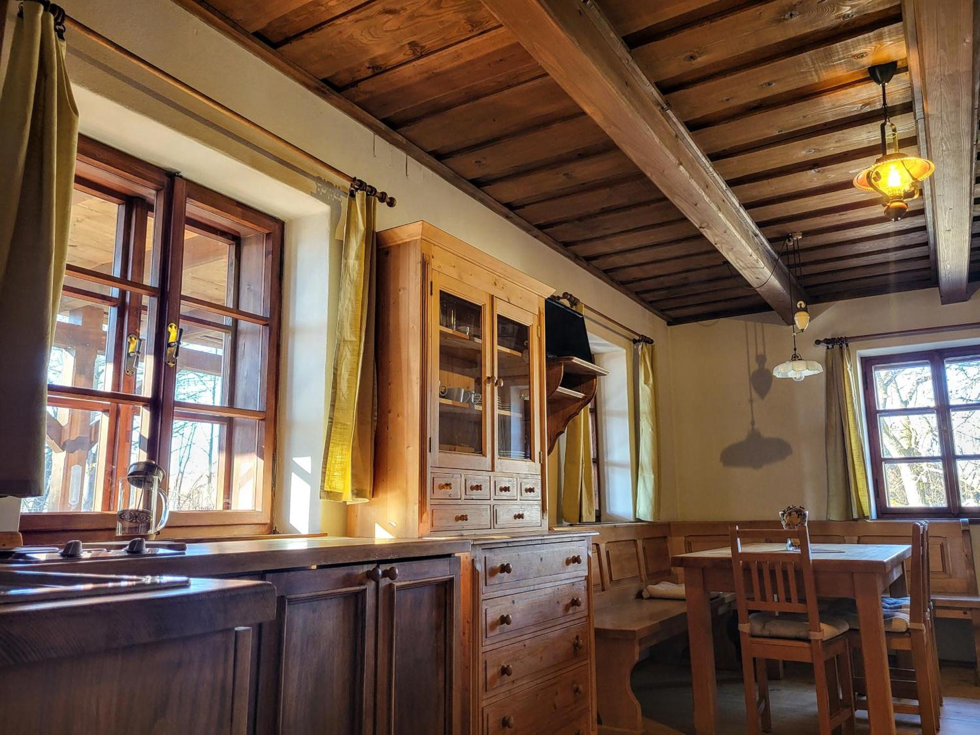 Apartmany Cerveny Dvur Chvalšiny Exteriör bild