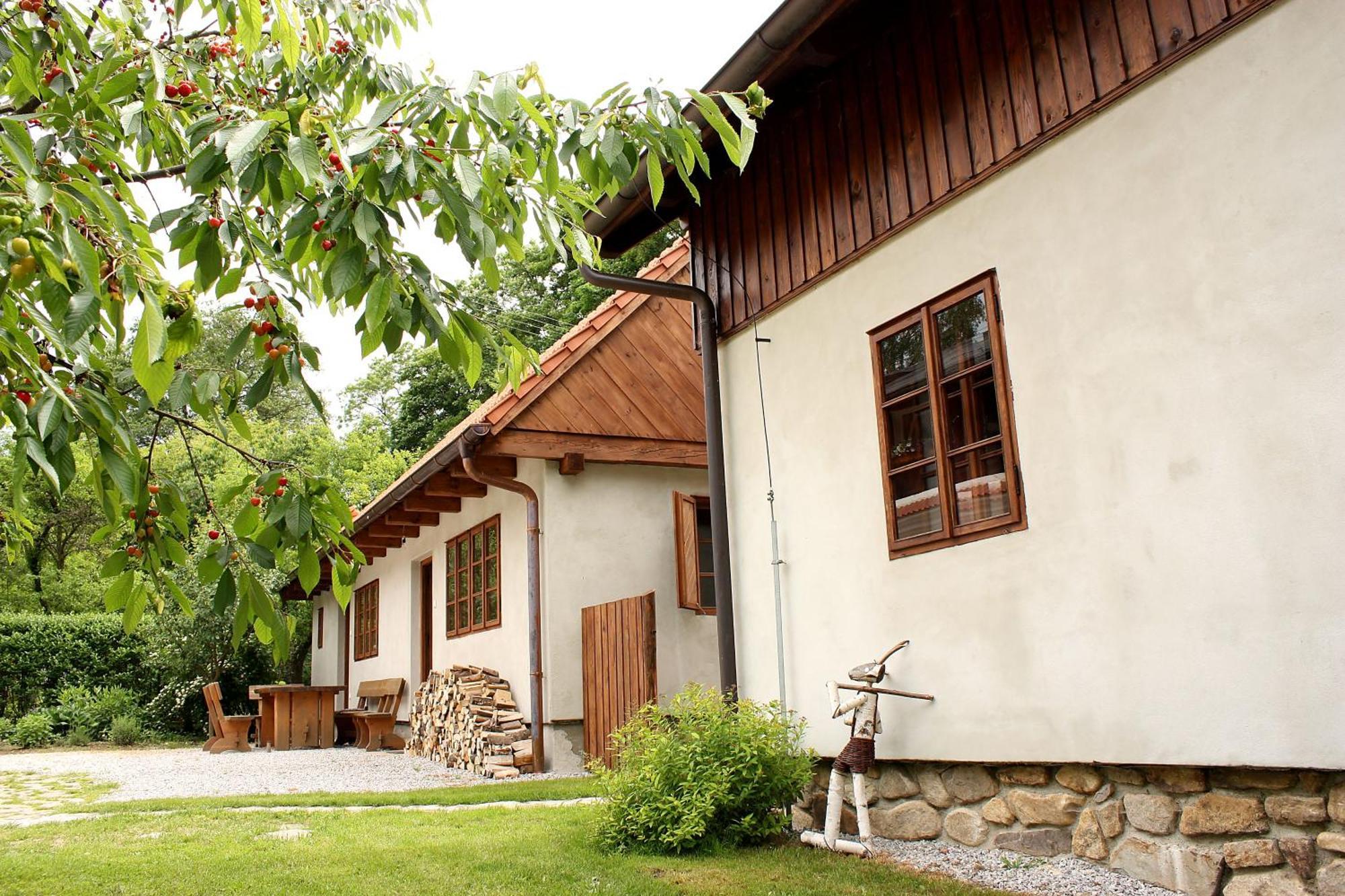 Apartmany Cerveny Dvur Chvalšiny Exteriör bild