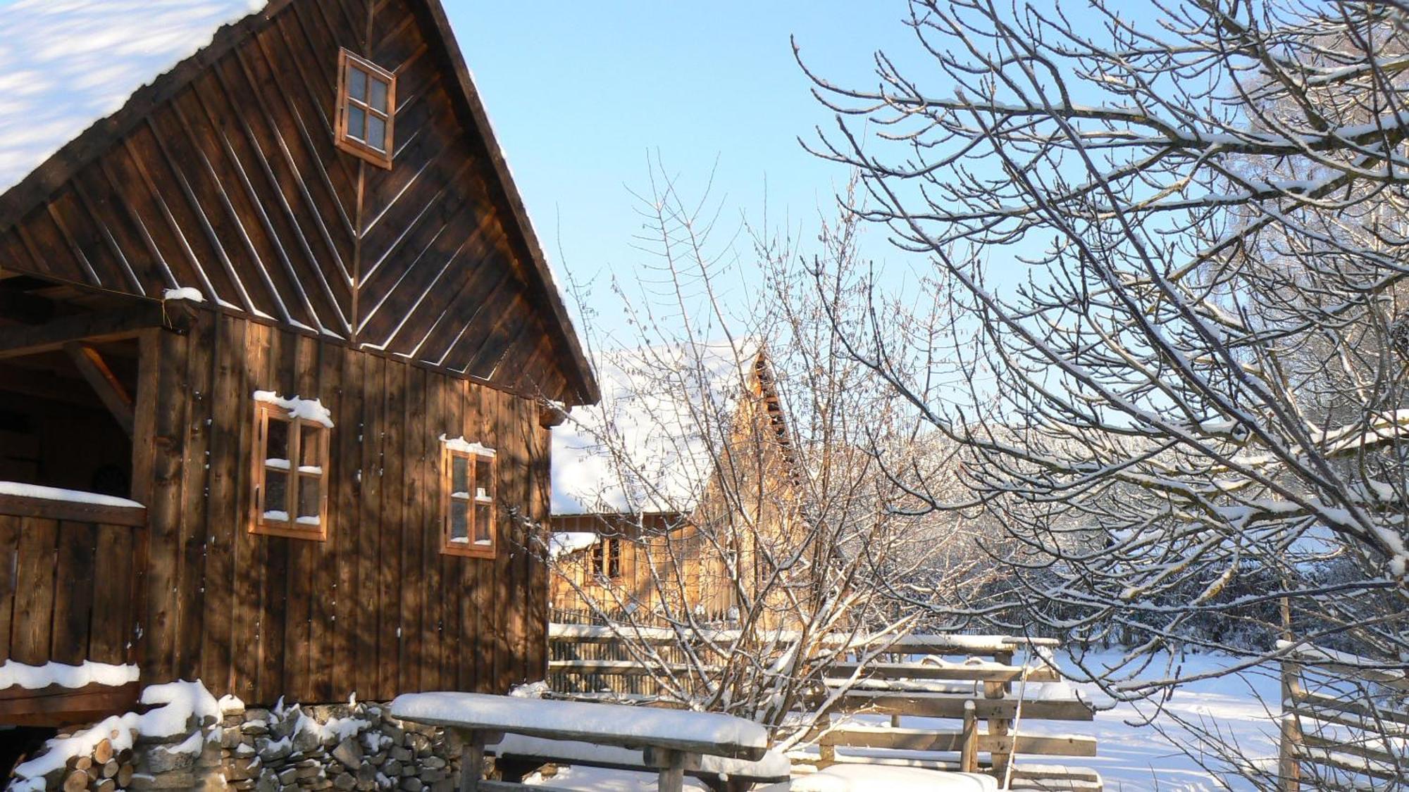Apartmany Cerveny Dvur Chvalšiny Exteriör bild