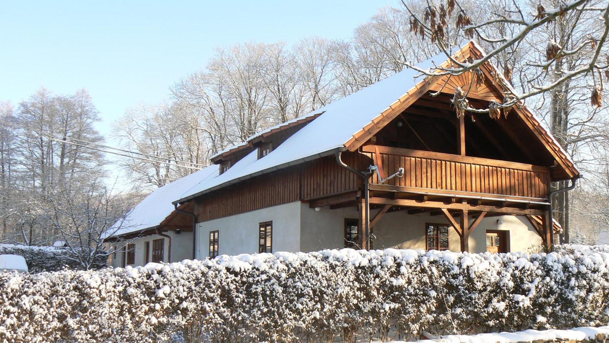 Apartmany Cerveny Dvur Chvalšiny Exteriör bild