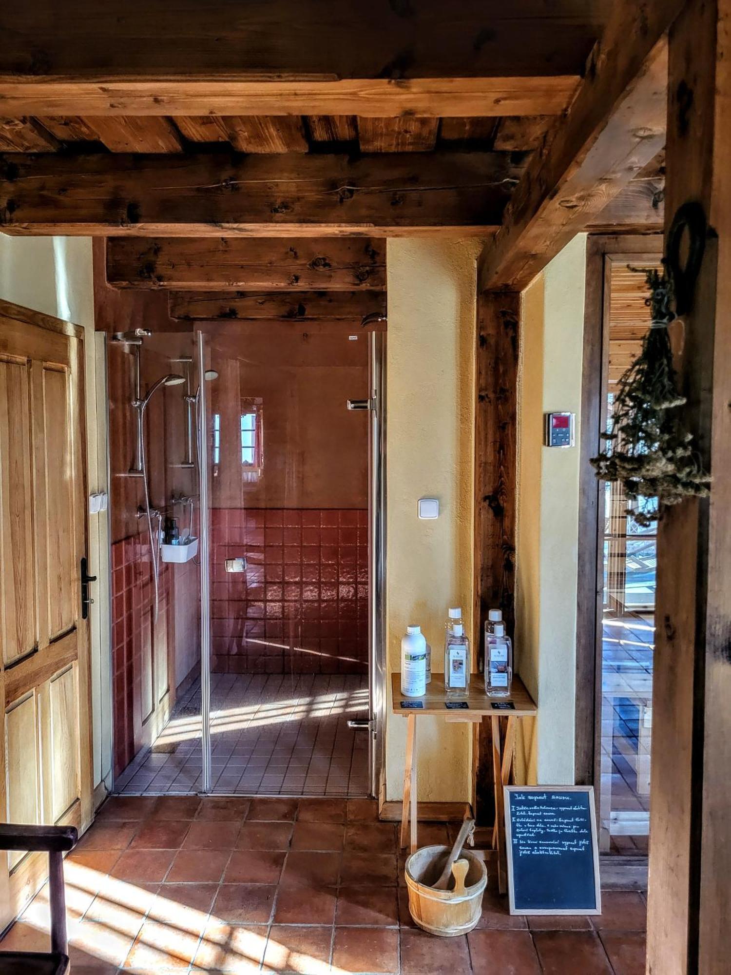 Apartmany Cerveny Dvur Chvalšiny Exteriör bild