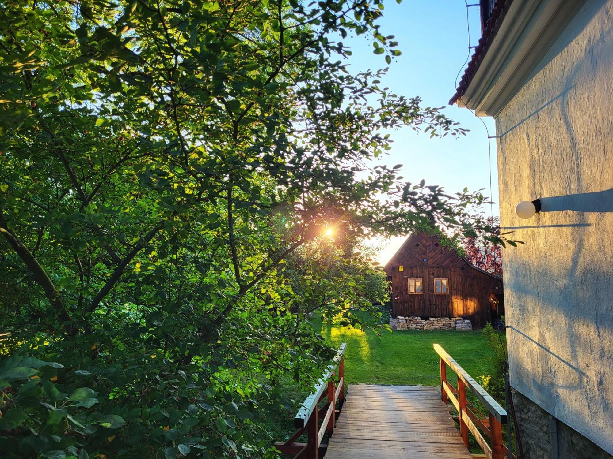 Apartmany Cerveny Dvur Chvalšiny Exteriör bild
