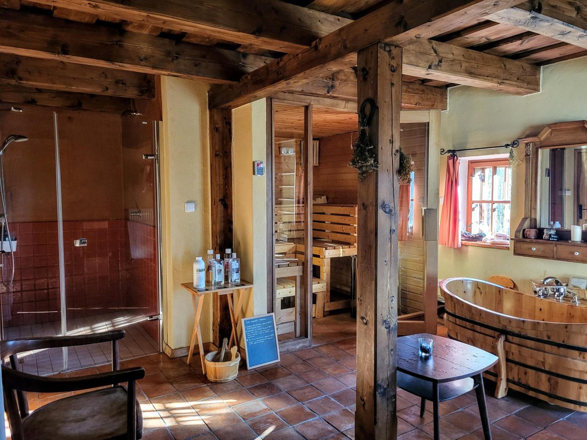 Apartmany Cerveny Dvur Chvalšiny Exteriör bild