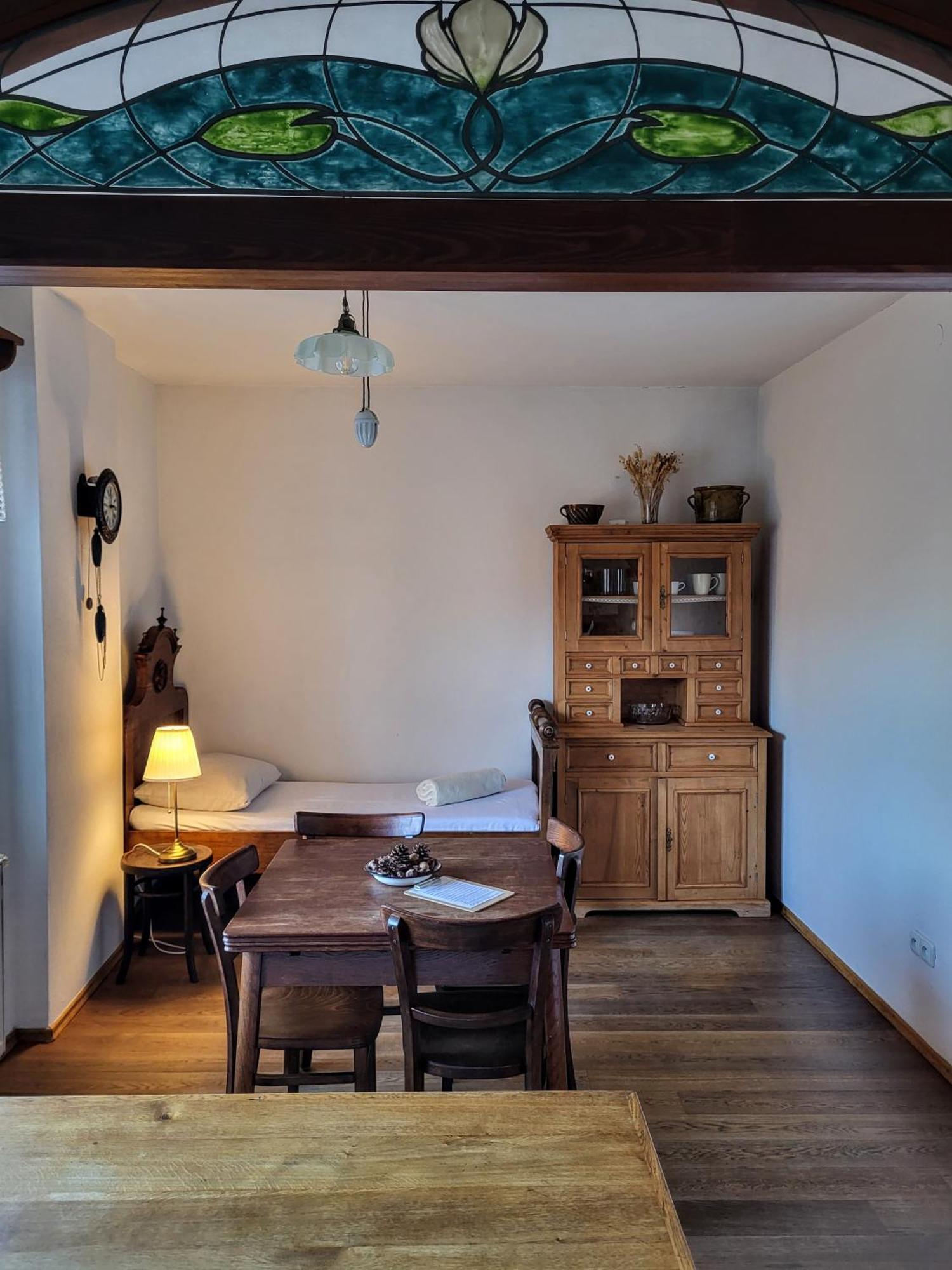 Apartmany Cerveny Dvur Chvalšiny Exteriör bild